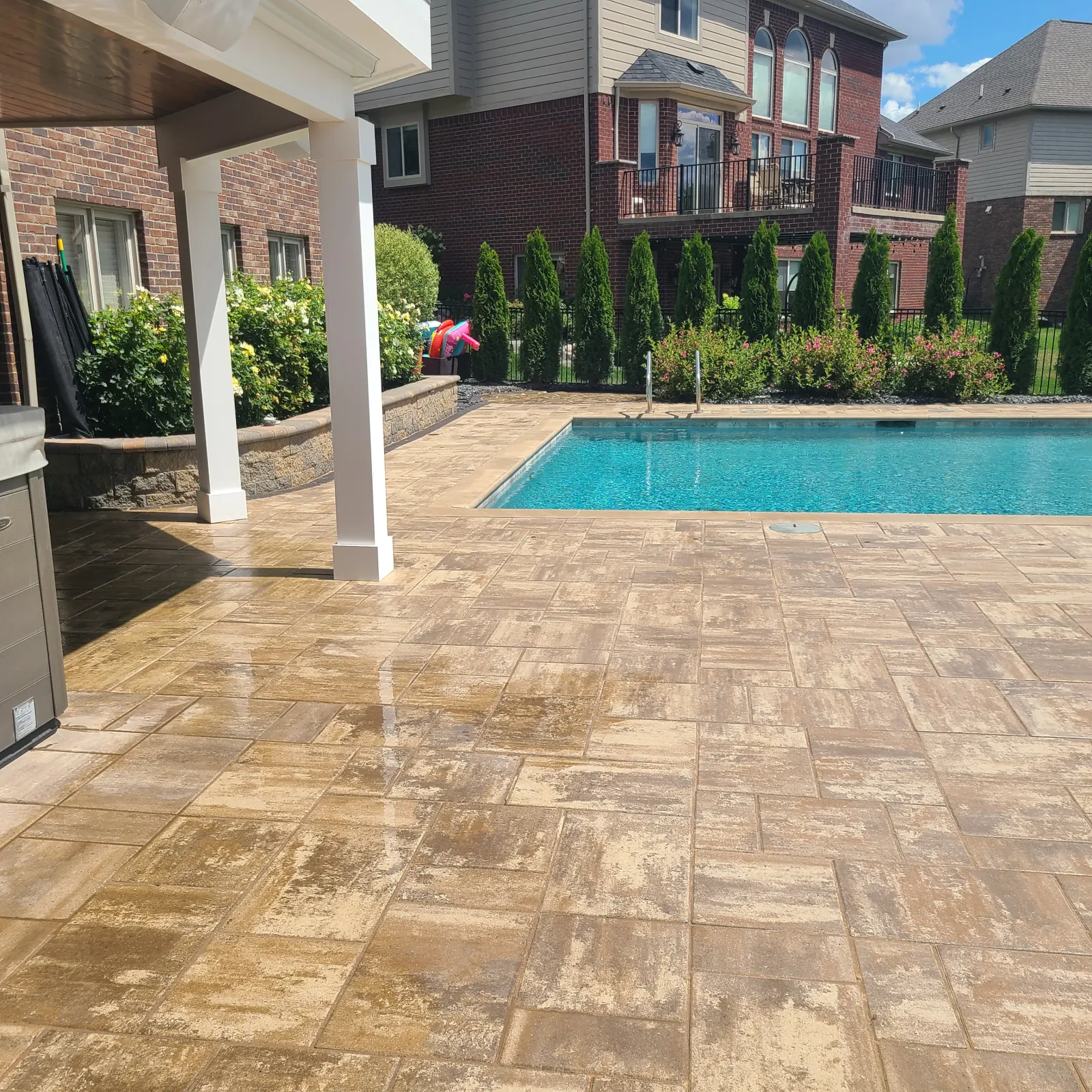 Spring landscape clean-up and maintenance